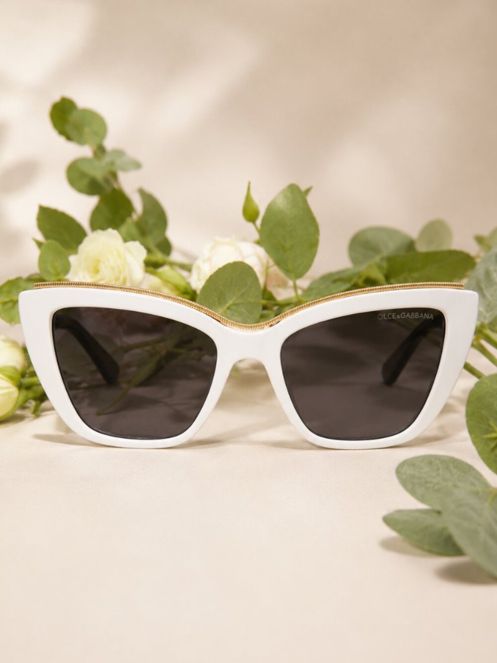 Luxury White Cat Eye Sunglasses Gold Logo